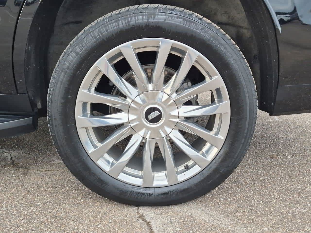 Used 2023 Cadillac Escalade Premium Luxury AWD/4WD image 13