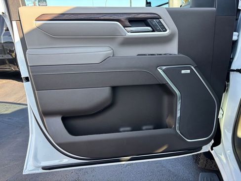 New 2026 GMC Sierra 3500 SLT w/ SLT Premium Package image 8