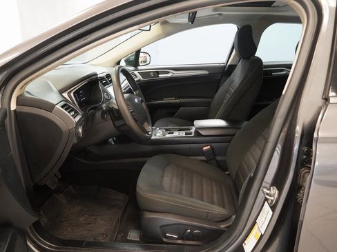 Used 2020 Ford Fusion SE image 5