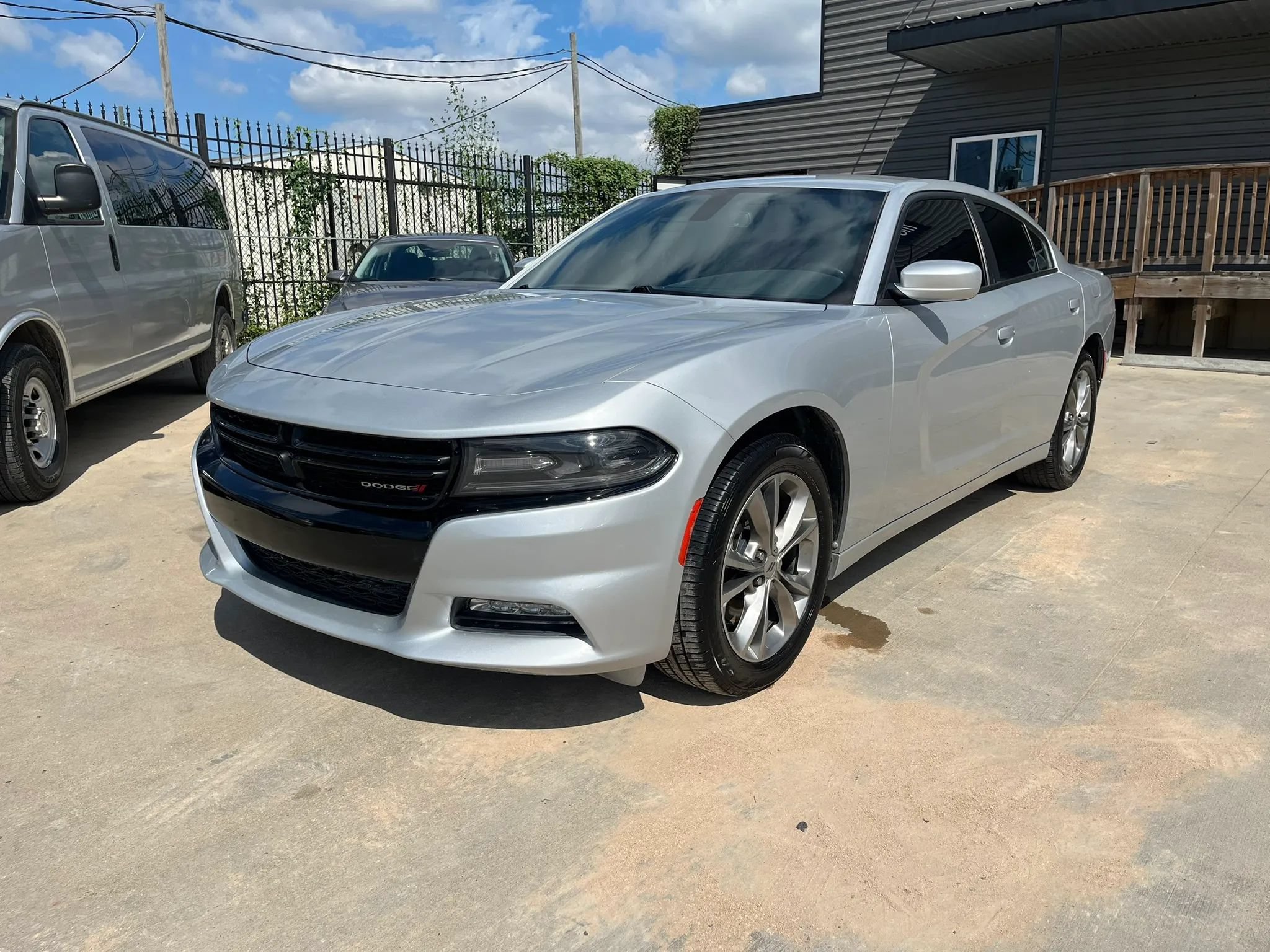 Used 2020 Dodge Charger SXT AWD/4WD image 2