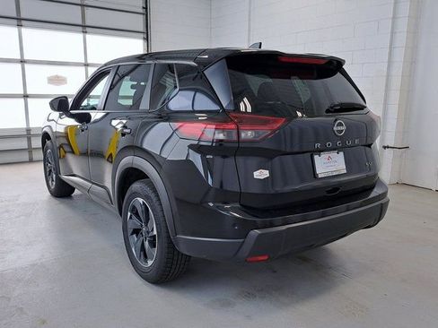 Used 2024 Nissan Rogue SV image 7