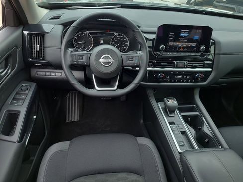 Certified 2025 Nissan Pathfinder SV w/ SV Premium Package FWD image 12