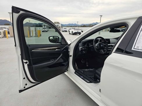 Used 2019 BMW 530e w/ M Sport Package image 19