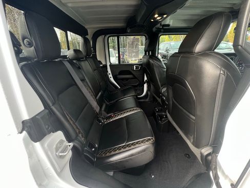 Used 2023 Jeep Gladiator Overland image 19