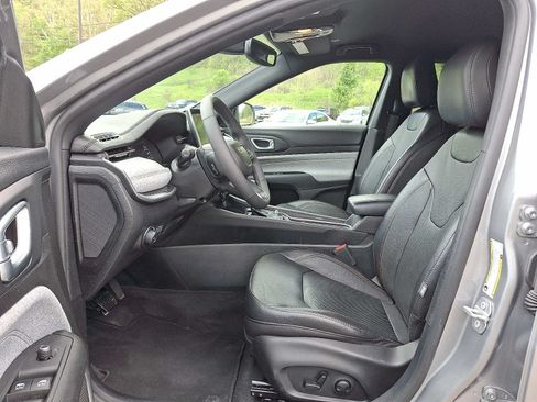 Used 2023 Jeep Compass Latitude AWD/4WD image 13
