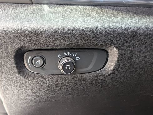 Used 2023 Chevrolet Traverse LT FWD image 17