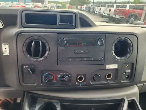 Used 2018 Ford E-350 and Econoline 350 Super Duty image 18