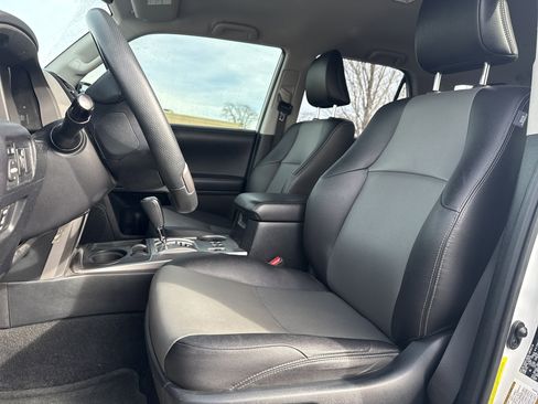 Used 2018 Toyota 4Runner SR5 Premium image 16