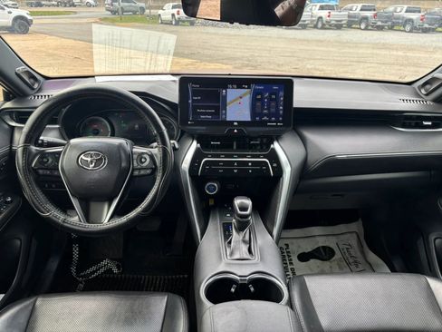 Used 2021 Toyota Venza Limited image 17