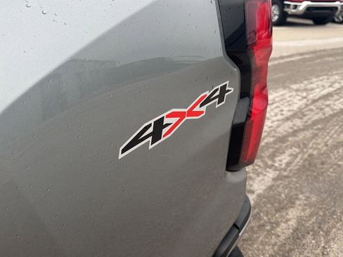 Used 2024 Chevrolet Colorado LT w/ LT Convenience Package III image 11