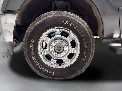 Used 2016 Ford F250 Lariat w/ Chrome Package image 27