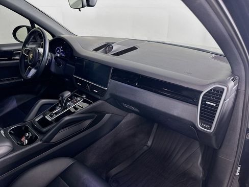 Used 2019 Porsche Cayenne image 37