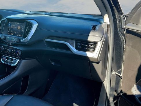 Used 2024 GMC Terrain SLT w/ Infotainment Package II image 17
