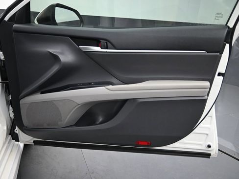 Used 2020 Toyota Camry SE image 22