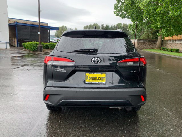 Used 2024 Toyota Corolla Cross XLE FWD image 4