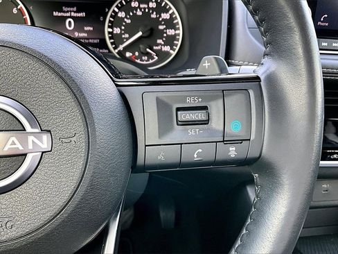 Used 2023 Nissan Rogue SV w/ SV Premium Package image 12