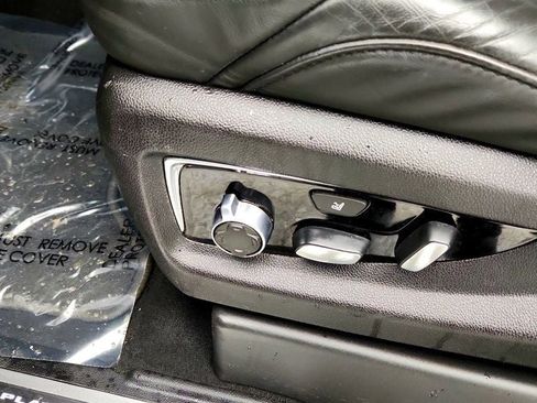 Used 2020 Cadillac Escalade Platinum image 12