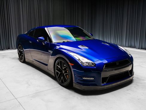Used 2013 Nissan GT-R Black Edition AWD/4WD image 4