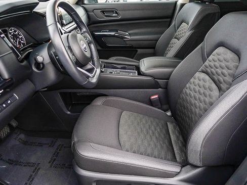 Used 2024 Nissan Pathfinder SV w/ SV Premium Package image 21