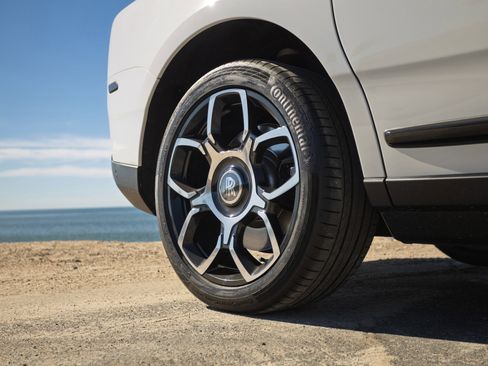 Used 2024 Rolls-Royce Cullinan Black Badge image 28