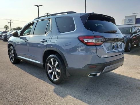 Used 2023 Honda Pilot Touring image 4