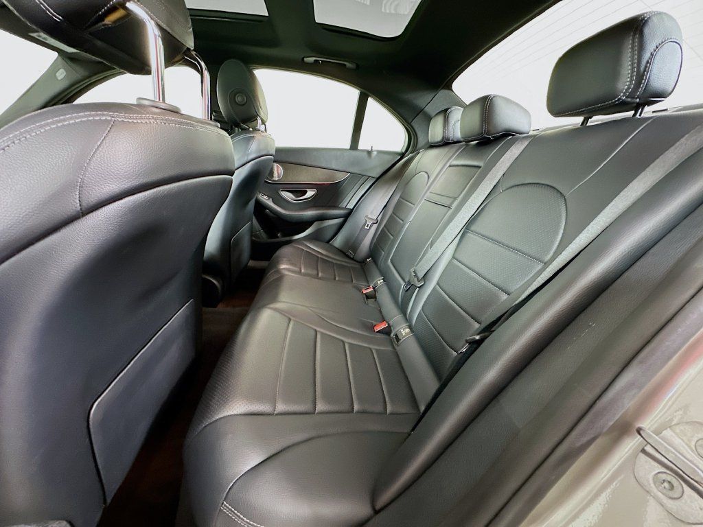 Used 2020 Mercedes-Benz C 300 4MATIC Sedan image 4