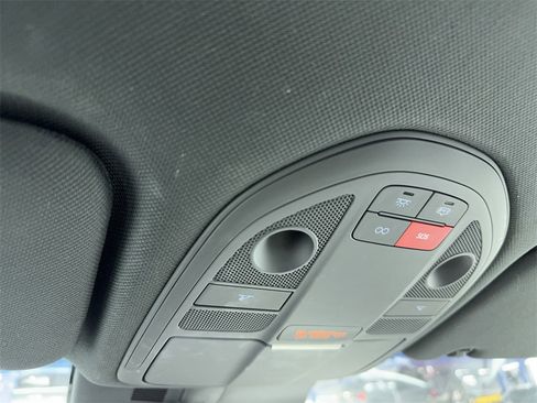 Used 2025 Genesis G70 2.5T image 35