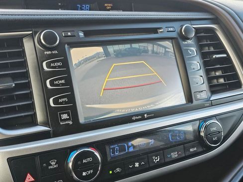 Used 2014 Toyota Highlander Limited Platinum AWD/4WD image 25