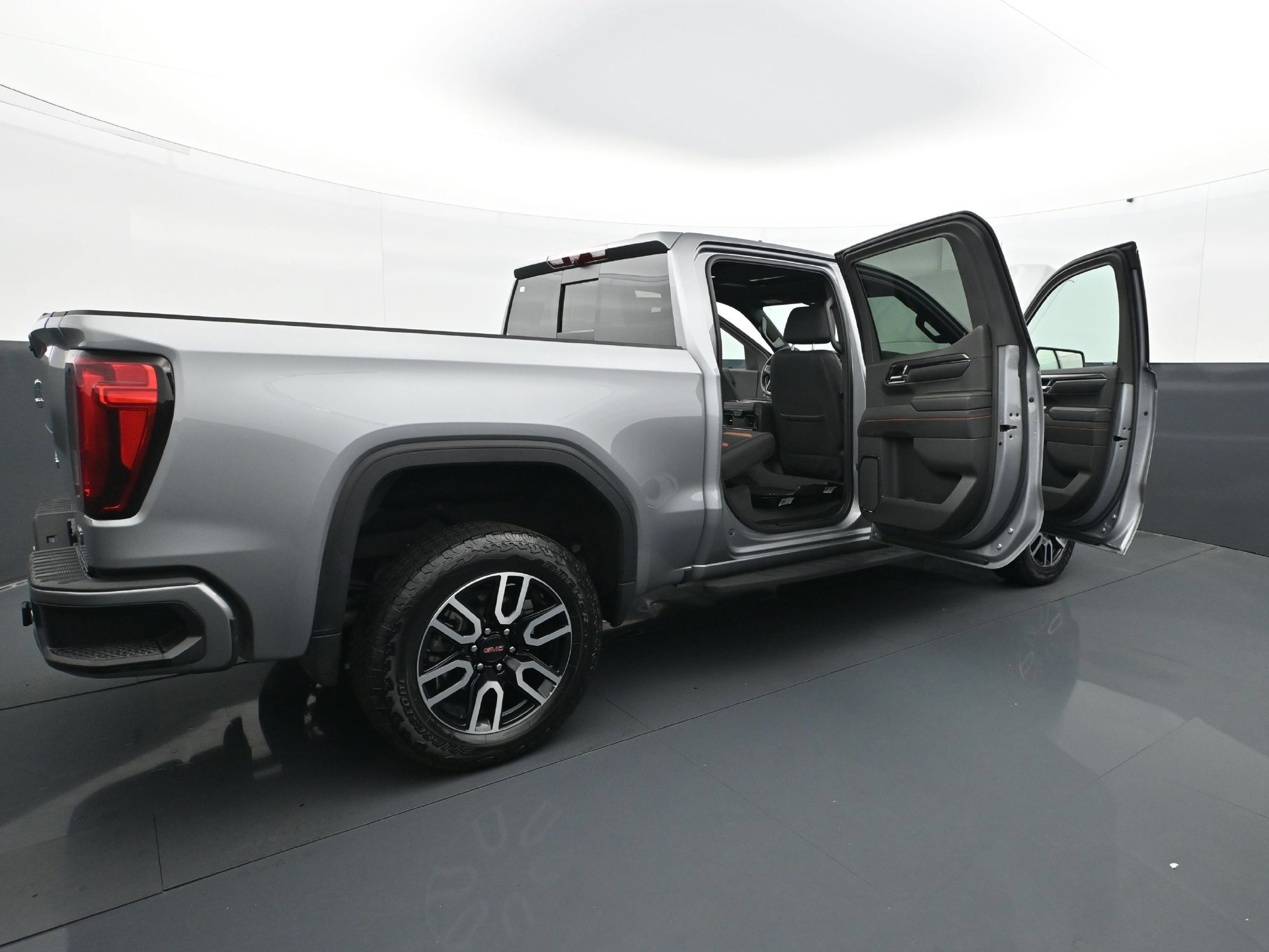 Used 2024 GMC Sierra 1500 AT4 w/ Technology Package AWD/4WD image 35