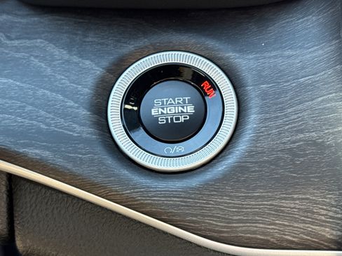 New 2025 Jeep Grand Cherokee L Limited image 21