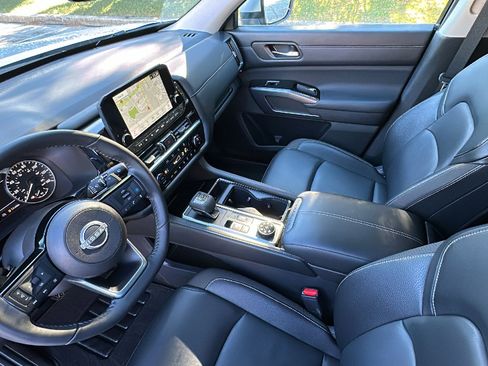 Certified 2024 Nissan Pathfinder SL image 20