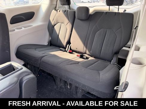 Used 2019 Chrysler Pacifica Touring Plus w/ Advanced Safetytec Group FWD image 16