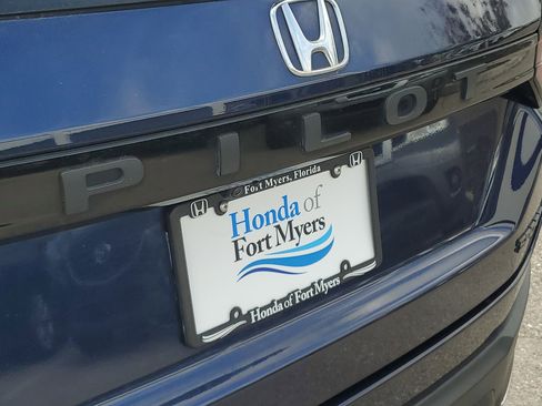 Used 2023 Honda Pilot Sport image 12