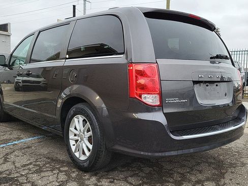 Used 2018 Dodge Grand Caravan SXT w/ Driver Convenience Group image 8