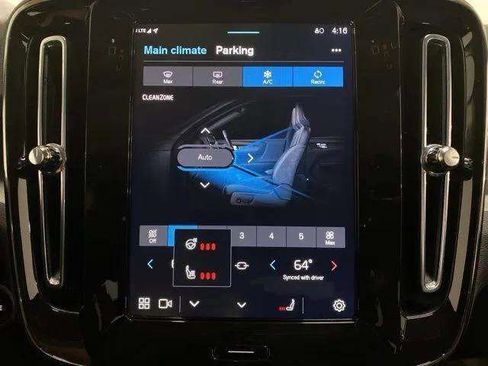 Used 2025 Volvo XC40 B5 Plus image 45