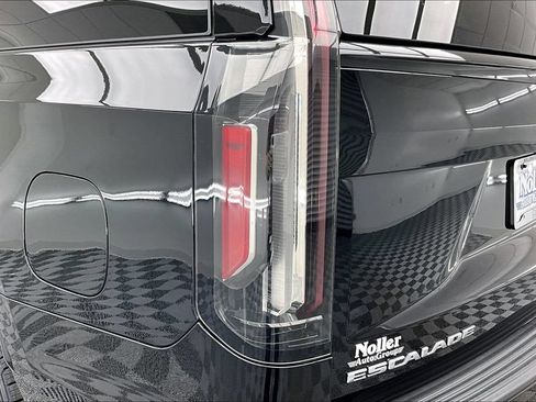 Used 2024 Cadillac Escalade Sport AWD/4WD image 31