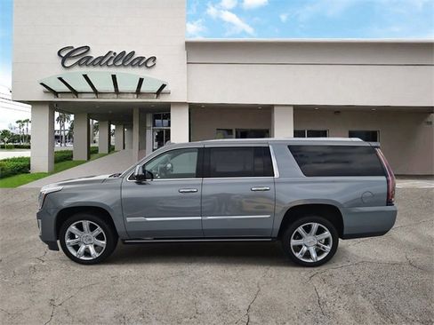 Used 2020 Cadillac Escalade ESV Premium Luxury image 2