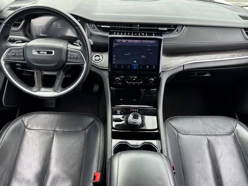 Used 2022 Jeep Grand Cherokee Limited image 16