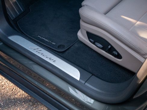 Used 2025 Porsche Macan Electric image 26