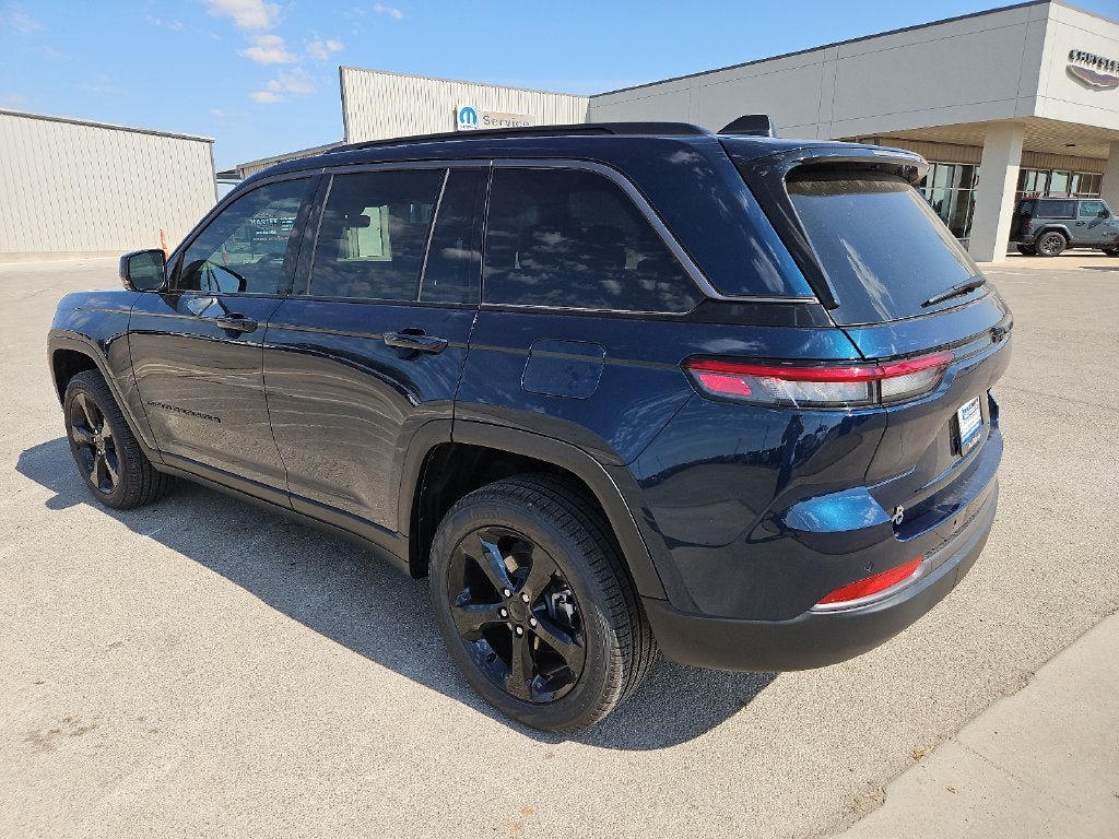 New 2026 Jeep Grand Cherokee Limited w/ Limited Altitude Package RWD image 4