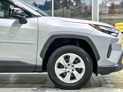 Used 2024 Toyota RAV4 LE AWD/4WD image 33