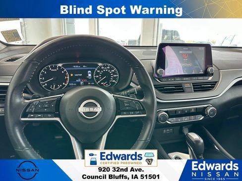 Used 2024 Nissan Altima 2.5 SR FWD image 16