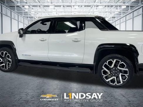 Used 2025 Chevrolet Silverado EV RST AWD/4WD image 7