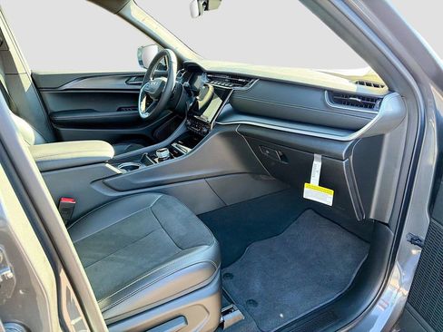 New 2025 Jeep Grand Cherokee L Altitude image 15
