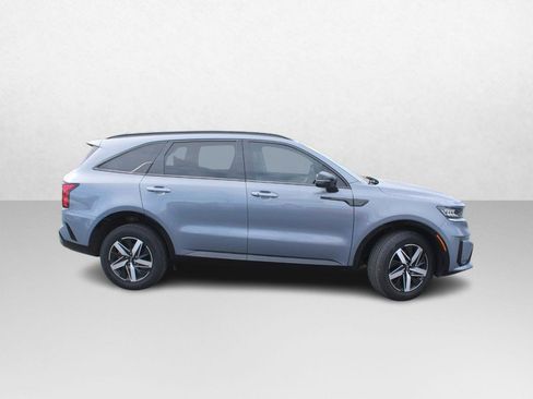 Used 2021 Kia Sorento EX w/ Panoramic Sunroof Package image 2