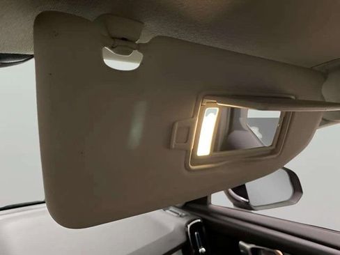 Used 2025 Volvo XC40 B5 Plus image 53