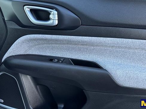 Used 2023 Jeep Compass Latitude w/ Sun and Sound Group image 20