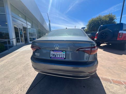 Used 2019 Volkswagen Jetta SE FWD image 9