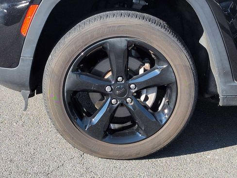 Used 2023 Jeep Grand Cherokee Altitude image 12