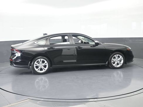 Used 2025 Honda Accord LX image 7